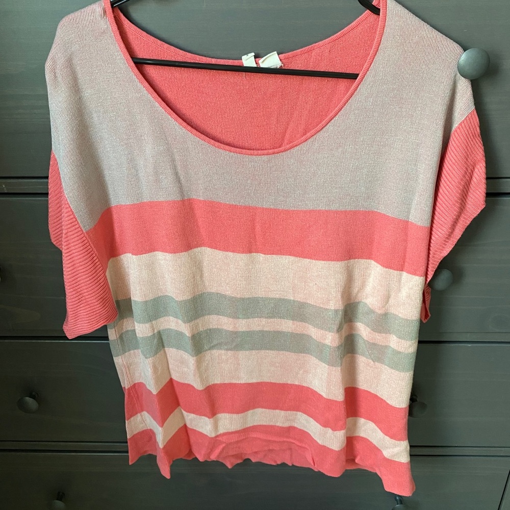 Short sleeve sweater shirt